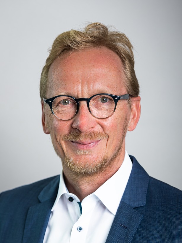 Dirk Ruiss ist Leiter der Landesvertretung NRW des Verbandes der Ersatzkassen e.V. Dirk Ruiss ist Leiter der Landesvertretung NRW des Verbandes der Ersatzkassen e.V.