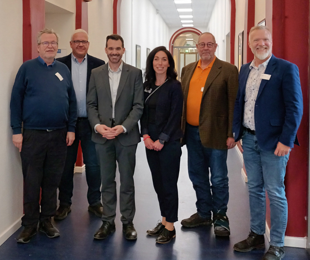 Unternahmen einen Rundgang durch das LWL-Universitätsklinikum Bochum (v.l.): Prof. Dr. Georg Juckel (Ärztlicher Direktor), Bernd Kurse (stellv. Kaufmännischer Direktor), Dr. Emanuel Wiggerich (LWL-Krankenhausdezernent), Andrea Marie Kleditzsch (Pflegedire