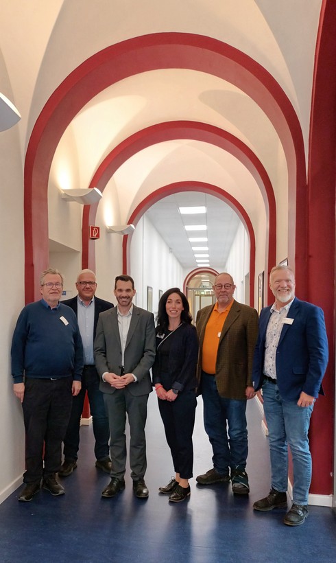 Unternahmen einen Rundgang durch das LWL-Universitätsklinikum Bochum (v.l.): Prof. Dr. Georg Juckel (Ärztlicher Direktor), Bernd Kurse (stellv. Kaufmä